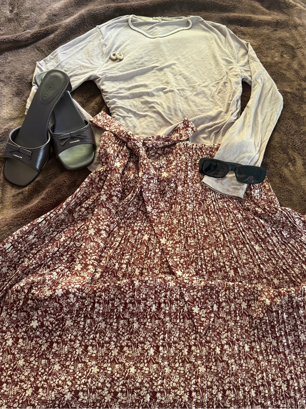 Red and white patterned pleated skirt